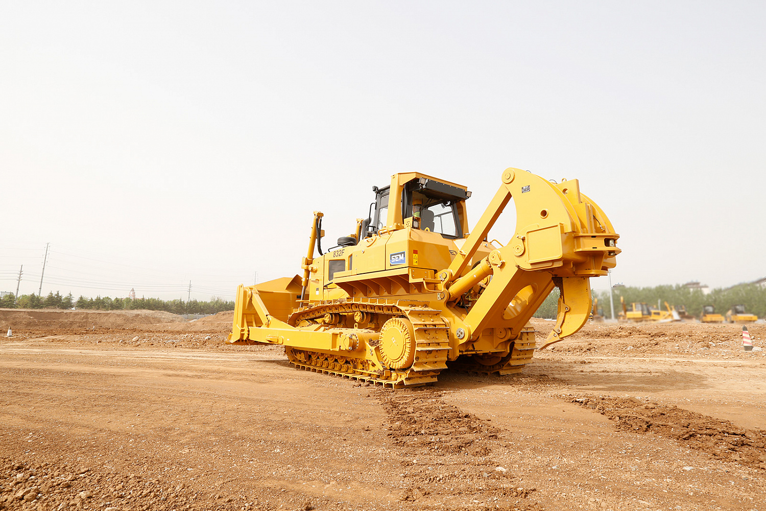 Бульдозер SEM 832F