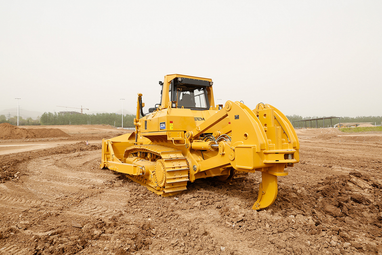 Бульдозер SEM 832F