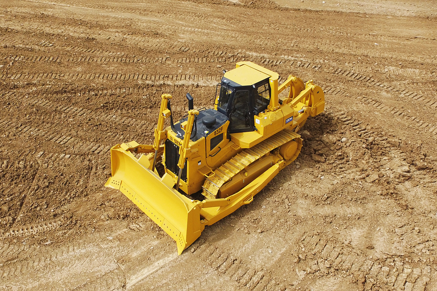Бульдозер SEM 832F