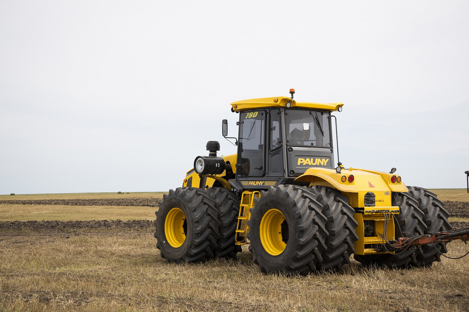 Трактор OPTITECH PAUNY BRAVO 365 л.с.