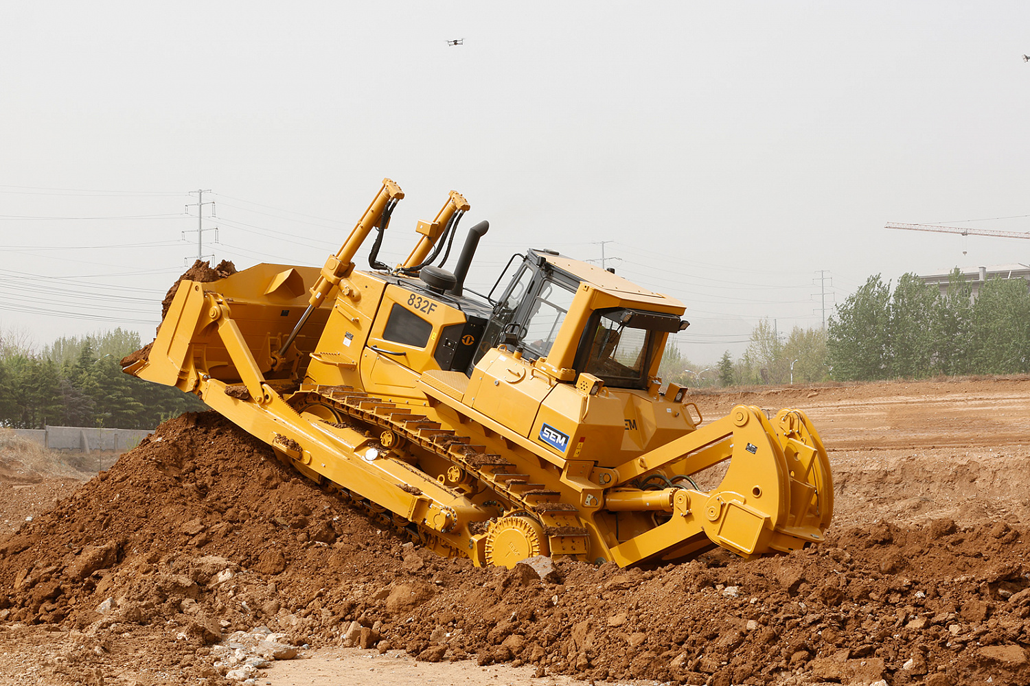 Бульдозер SEM 832F