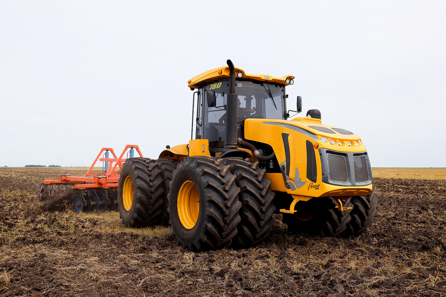 Трактор OPTITECH PAUNY BRAVO 365 л.с.