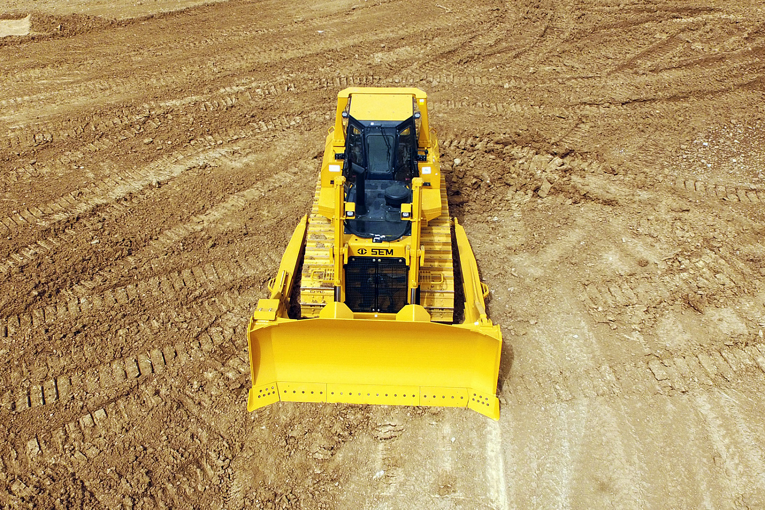 Бульдозер SEM 832F