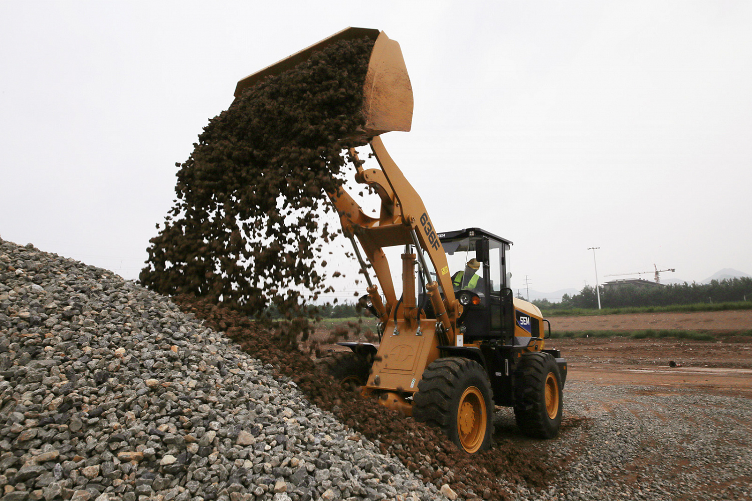 Фронтальный погрузчик SEM 636F