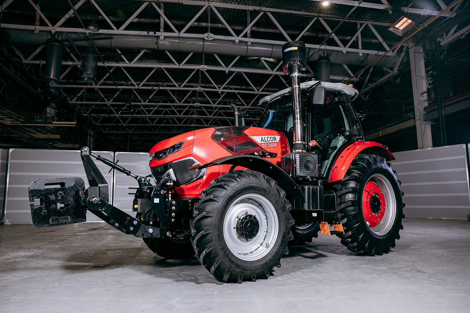 Трактор OPTITECH ALCOR TC 1604 160 л.с.