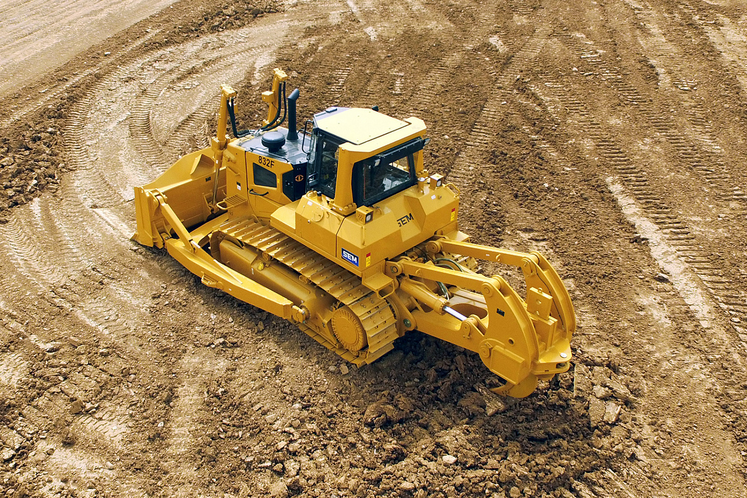 Бульдозер SEM 832F