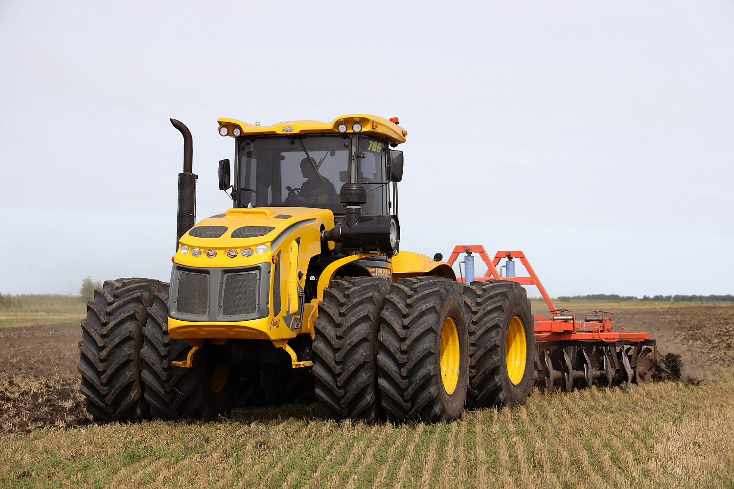 Трактор OPTITECH PAUNY BRAVO 365 л.с.