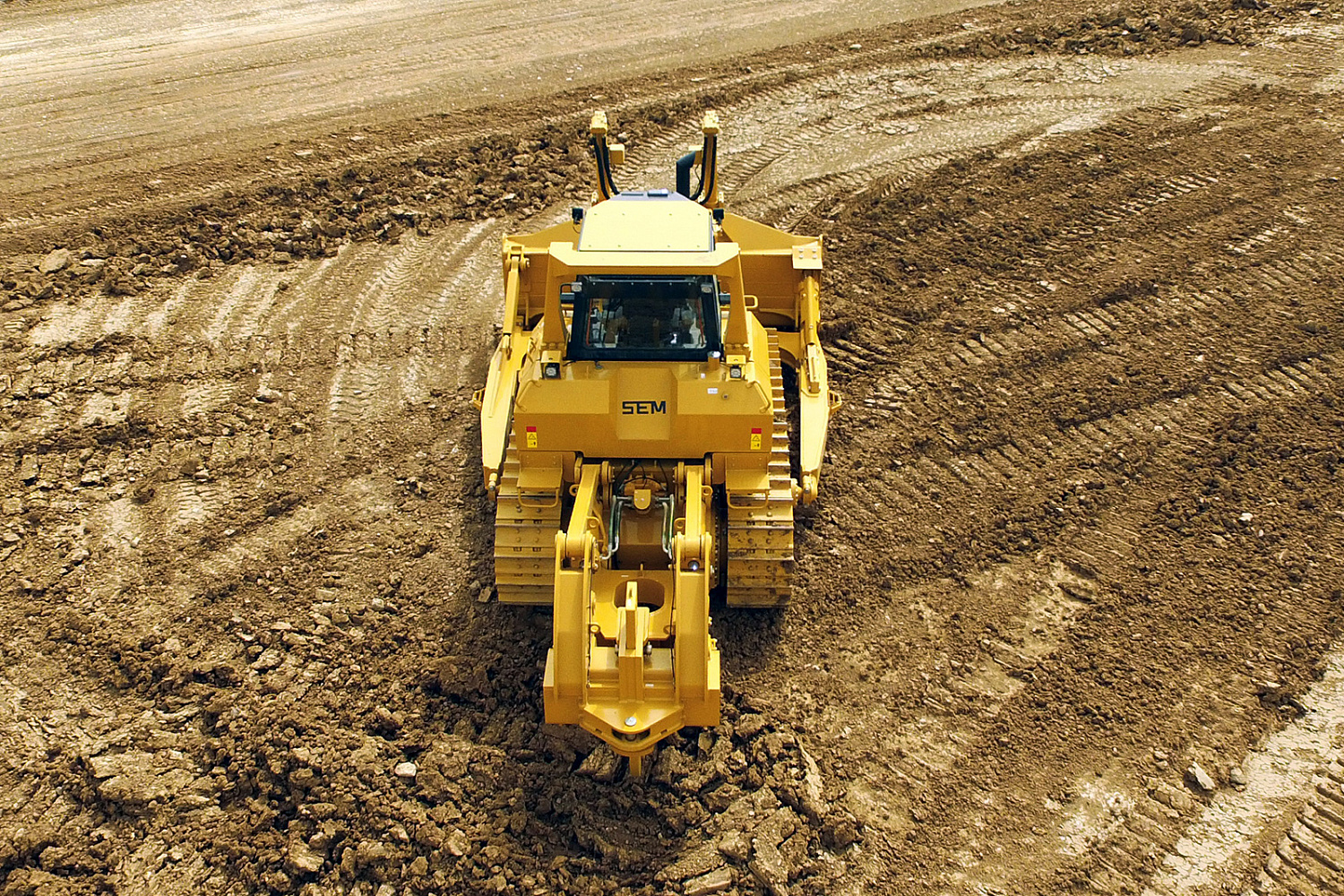 Бульдозер SEM 832F