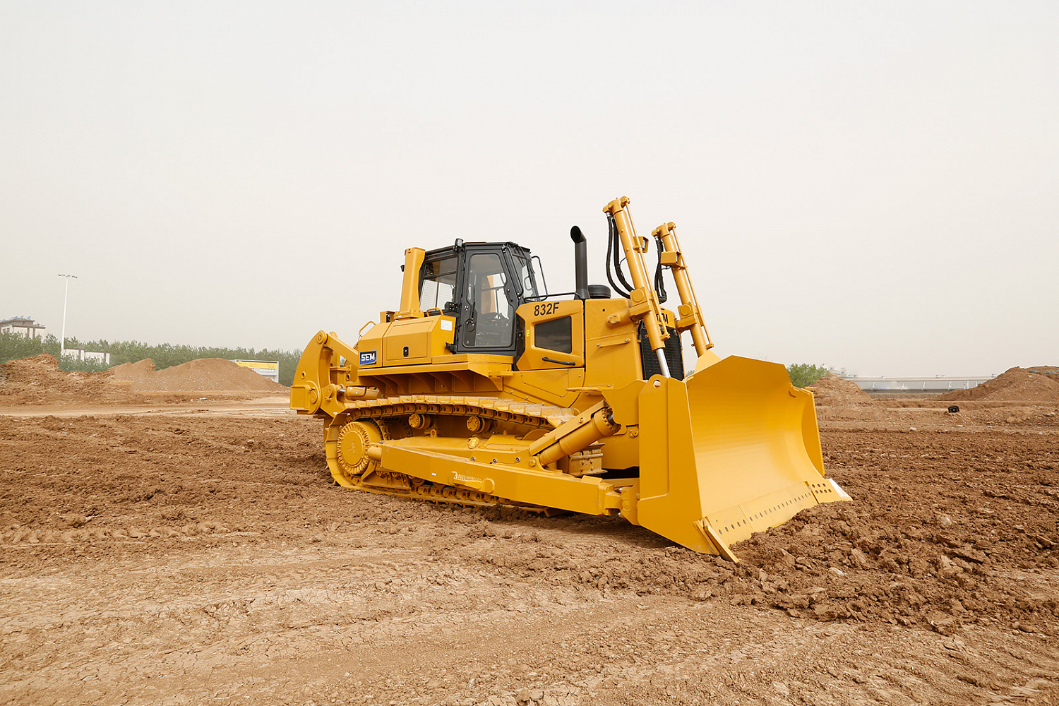 Бульдозер SEM 832F